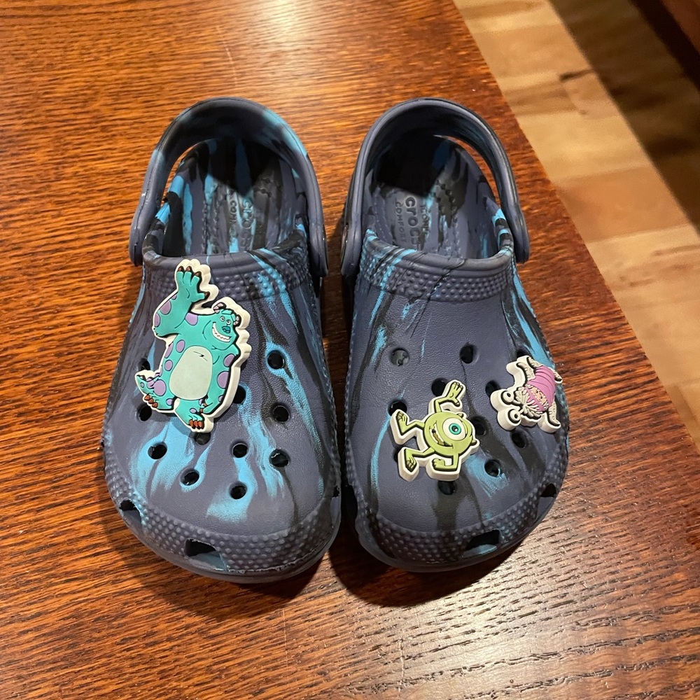 CROCS Kids Blue/Black swirl size 9